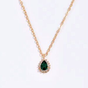 Gold Teardrop Emerald Pendent Necklace